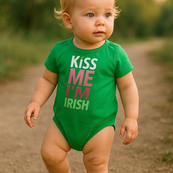 Old Navy Unisex Bodysuit Size 0-3 Months Kiss Me I'm Irish St. Patrick's Day NEW - Picture 3 of 7